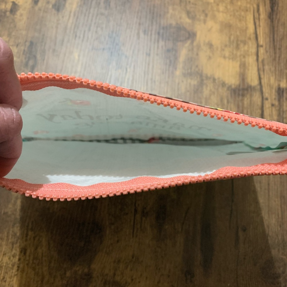 Medium Pouch - Picture 3 of 4